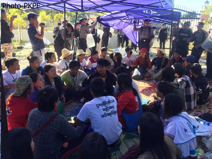 ကယားပြည်နယ်အတွင်း ဗိုလ်ချုပ်ကြေးရုပ်ဖျက်သိမ်းရေး သပိတ်စခန်း ဖြိုခွဲခံရ