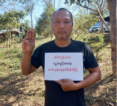 “ မြို့ကို စွန့်ခွာခိုင်းစေချင်တာပေါ့။ မြို့ကနေ ထွက်သွားဖို့လည်း တိုက်တွန်းတာ ရှိပါတယ်။ အကြောင်းအရင်းက နှစ်ခုပါ။ လုံခြုံရေးအတွက်လည်း အန္တရာယ်ရှိတယ်၊ နောက်တခုက စားဝတ်နေရေးအတွက် မြို့ထဲမှာ သွားပြီးတော့မှ ကူညီပေးရတာ အရမ်းခက်ခဲတယ်၊ အန္တရာယ် ရှိတာပေါ့နော်”  IEC အတွင်းရေးမှူး (၂) ‌ဗညားခွန်အောင်