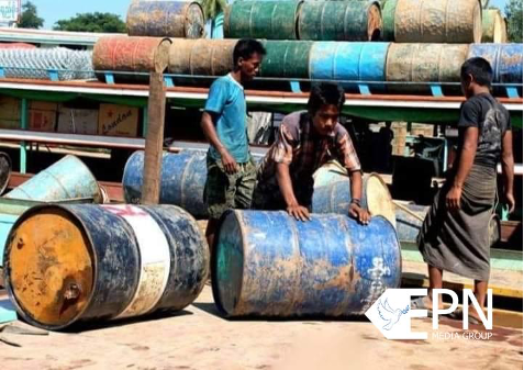 ဟုမ္မလင်းတွင် NUG စိုးမိုးမှုနယ်မြေအတွင်းသာ စက်သုံးဆီများ သယ်ယူရောင်းချခွင့်ပြုမည်ဟု မြို့နယ်ပြည်သူ့အုပ်ချုပ်ရေးအဖွဲ့ထုတ်ပြန်
