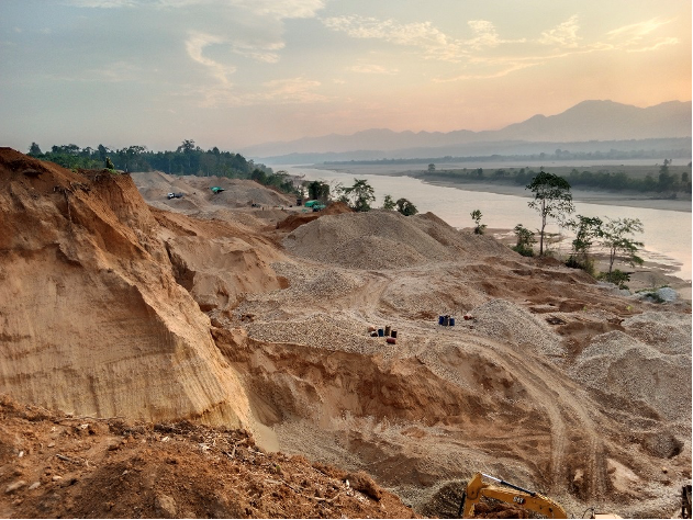 PDF အဖွဲ့က ဟုမ္မလင်းမြို့သို့တင်သွင်းလာသည့် စက်သုံးဆီကားများကို ပြန်လည်ခွင့်ပြုဖွင့်လှစ်ပေး
