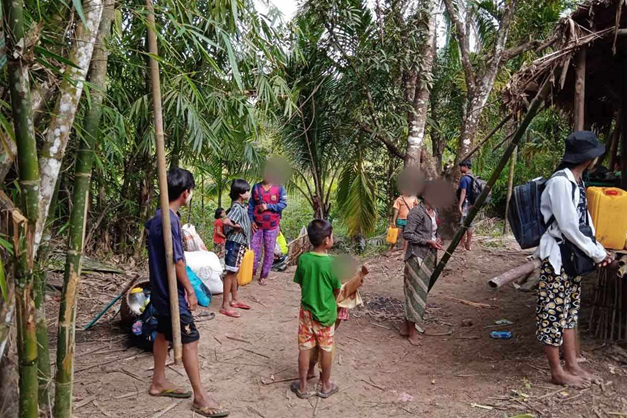 “ဒီစစ်ဘေးရှောင်တွေကို ကူညီဖို့ အခက်အခဲအနေနဲ့ စိန်ခေါ်ချက်ဆိုရင်လည်း စစ်ဘေးရှောင်တွေကို ကူညီဖို့ ပစ္စည်းတွေ သယ်ယူရတာက စစ်ကောင်စီရဲ့ စစ်ဆေးရေးဂိတ်တွေကို ဖြတ်ပြီးတော့ သယ်ယူရတဲ့အခြေအနေမျိုး ရှိတော့ လုံခြုံရေးအခက်အခဲတွေ ရှိတယ်ပေါ့နော်။ ပြီးတော့ ဒီဖုန်းလိုင်းတွေ အင်တာနက်လိုင်းတွေလိုမျိုး ဆက်သွယ်ရေး အခက်အခဲတွေလည်း ရှိတယ်ပေါ့” ကိုယောနသံ/ ဒေါနတနင်္သာရီစစ်ဘေးရှောင် အထောက်အကူပြုအဖွဲ့မြေပြင်တာဝန်ခံ